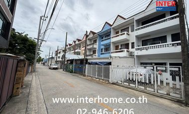 For sale 4 bedrooms townhouse in Bang Khen, Bangkok
