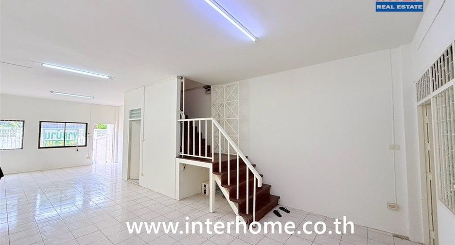 For sale 4 bedrooms townhouse in Bang Khen, Bangkok