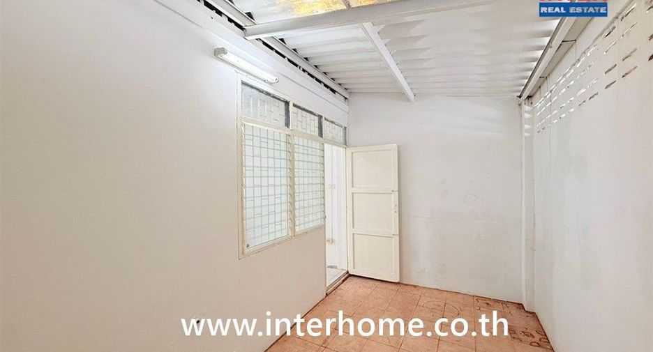 For sale 4 bedrooms townhouse in Bang Khen, Bangkok