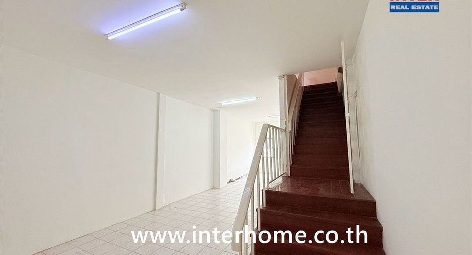 For sale 4 bedrooms townhouse in Bang Khen, Bangkok