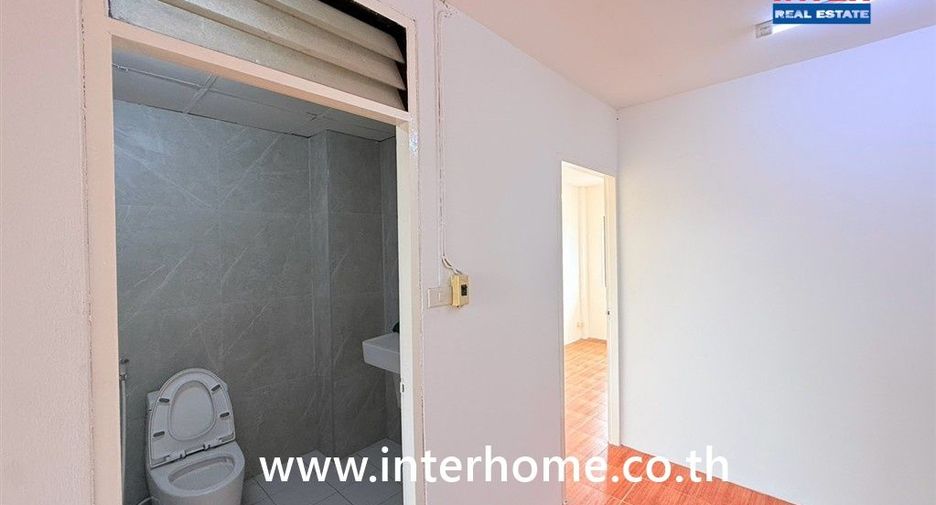For sale 4 bedrooms townhouse in Bang Khen, Bangkok