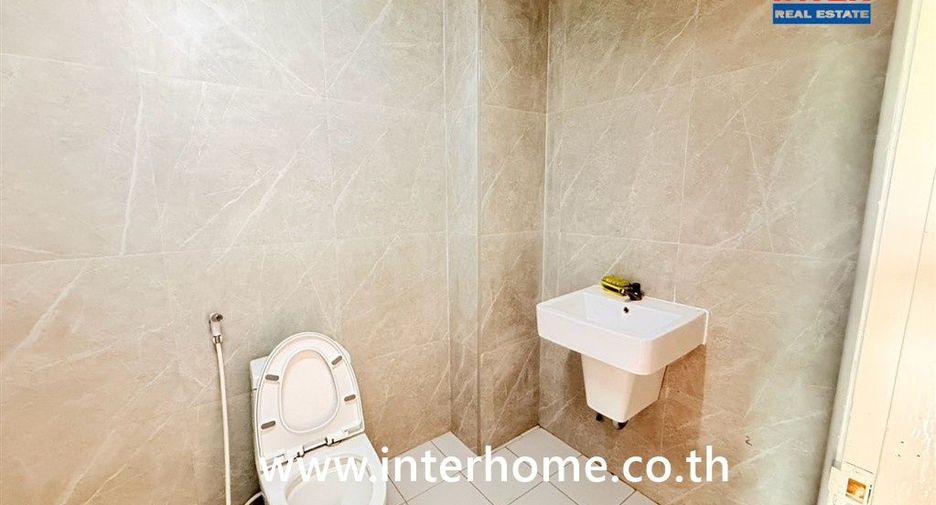 For sale 4 bedrooms townhouse in Bang Khen, Bangkok