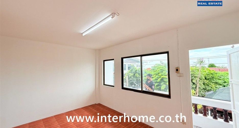 For sale 4 bedrooms townhouse in Bang Khen, Bangkok