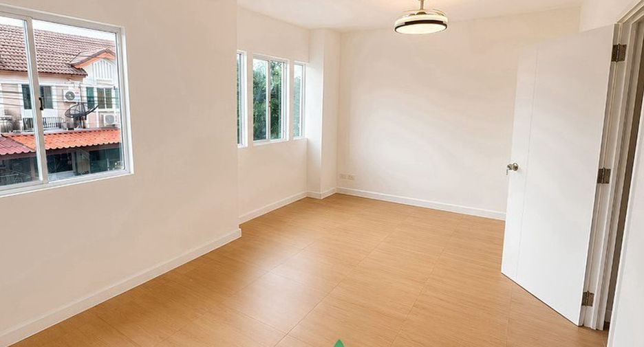 Reihenhaus zum Kauf mit 3 Zimmer in Sai Mai, Bangkok