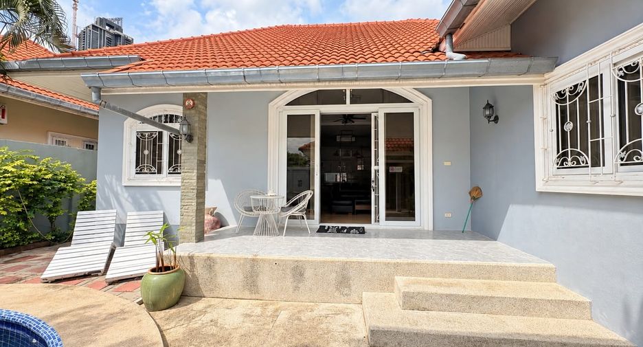 For rent 3 bedrooms villa in Bang Lamung, Chonburi
