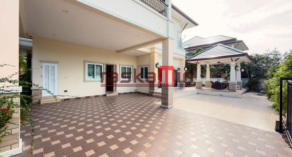À vendre 4 chambres villa à Huay Yai, Pattaya