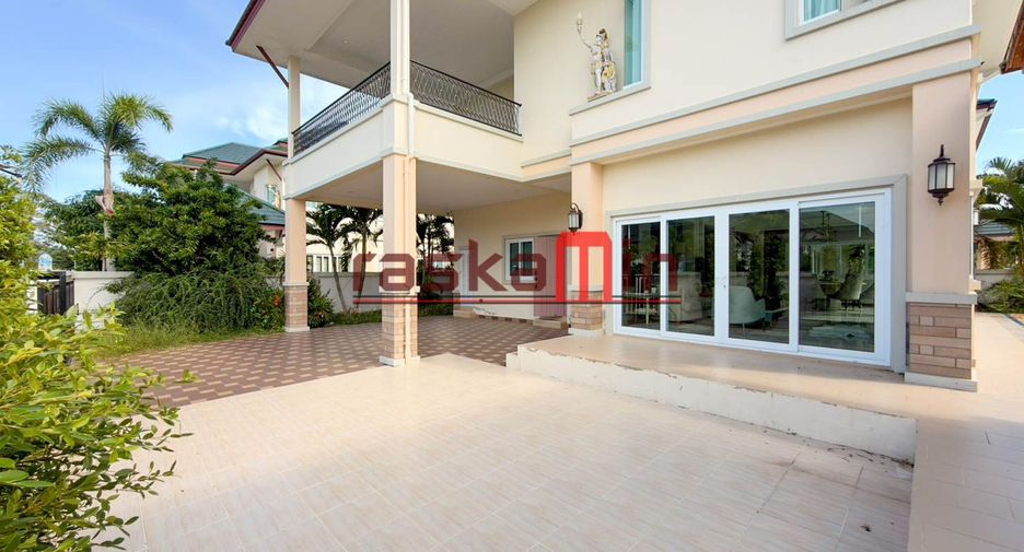 À vendre 4 chambres villa à Huay Yai, Pattaya