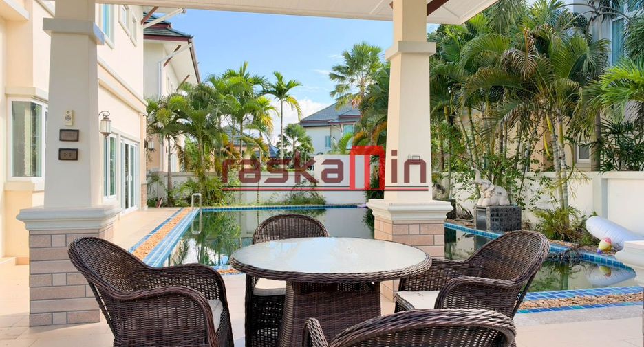 À vendre 4 chambres villa à Huay Yai, Pattaya