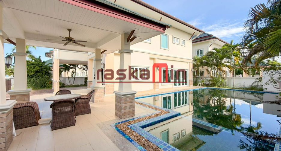 À vendre 4 chambres villa à Huay Yai, Pattaya