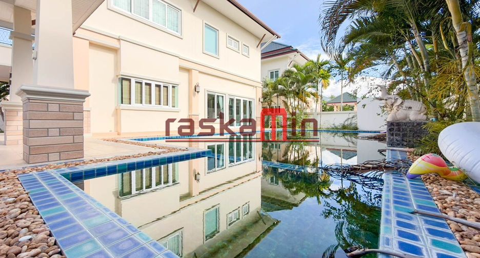 À vendre 4 chambres villa à Huay Yai, Pattaya