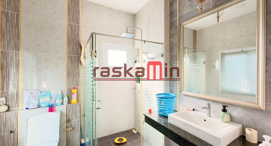À vendre 4 chambres villa à Huay Yai, Pattaya