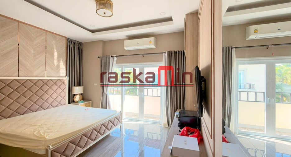 À vendre 4 chambres villa à Huay Yai, Pattaya