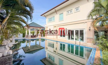 À vendre 4 chambres villa à Huay Yai, Pattaya