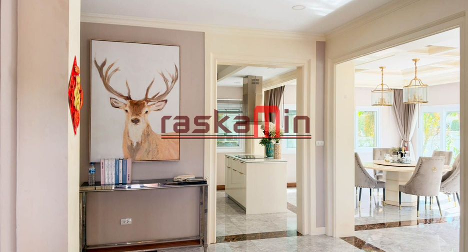 À vendre 4 chambres villa à Huay Yai, Pattaya