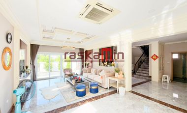 À vendre 4 chambres villa à Huay Yai, Pattaya