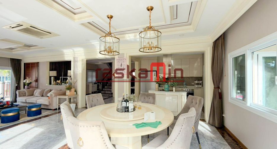 À vendre 4 chambres villa à Huay Yai, Pattaya