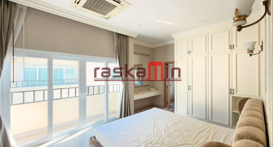 À vendre 4 chambres villa à Huay Yai, Pattaya
