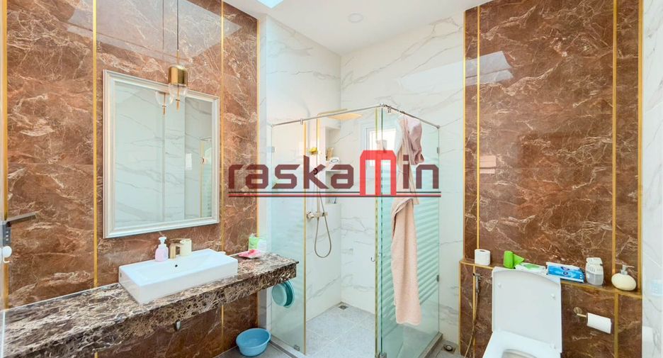 À vendre 4 chambres villa à Huay Yai, Pattaya