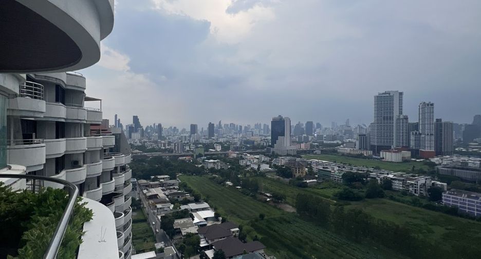 À louer 2 chambres condo à Huai Khwang, Bangkok