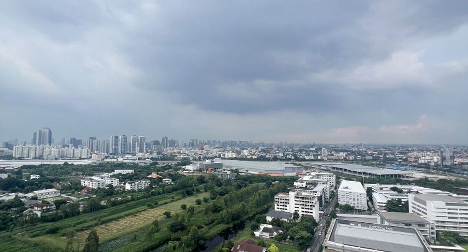 À louer 2 chambres condo à Huai Khwang, Bangkok