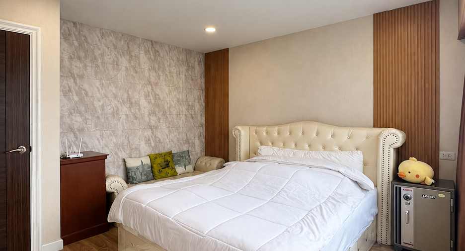 À louer 2 chambres condo à Huai Khwang, Bangkok