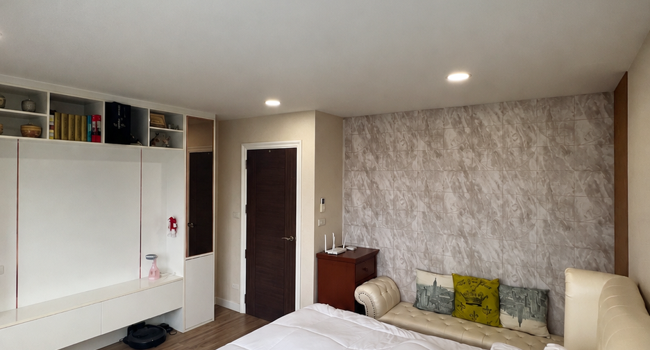 À louer 2 chambres condo à Huai Khwang, Bangkok
