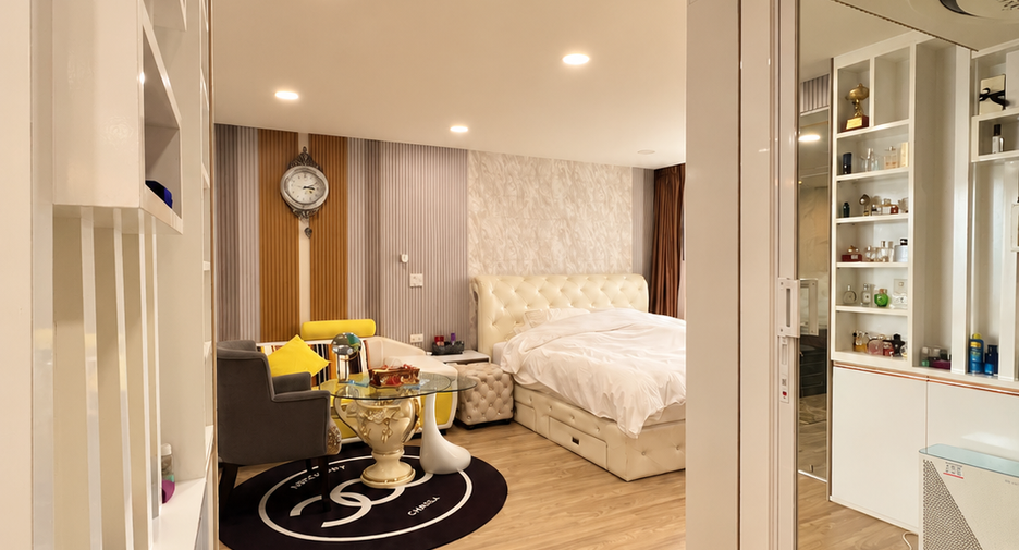 À louer 2 chambres condo à Huai Khwang, Bangkok