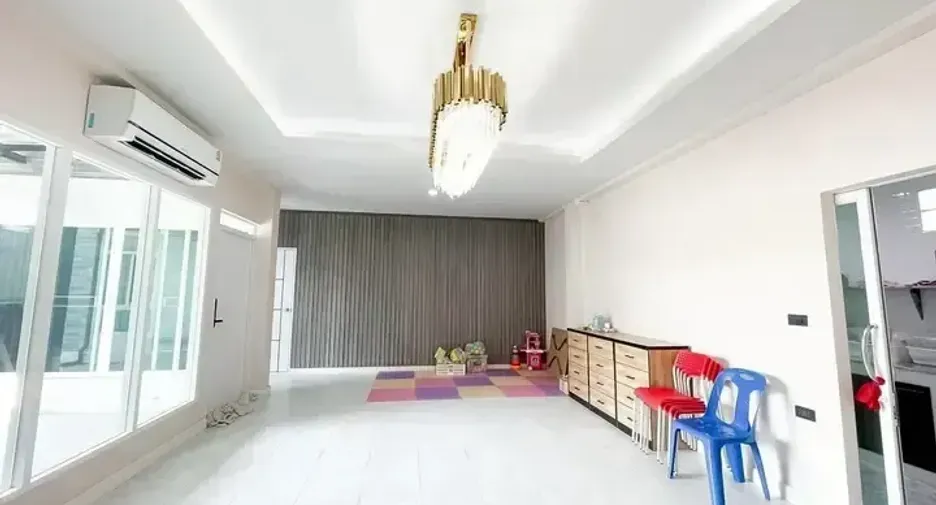 Casa en venta de 5 habitaciones en Nong Khaem, Bangkok