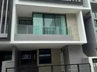 For sale 3 bedrooms townhouse in Saphan Sung, Bangkok