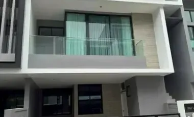 For sale 3 bedrooms townhouse in Saphan Sung, Bangkok