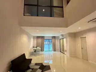 For sale 3 bedrooms townhouse in Saphan Sung, Bangkok