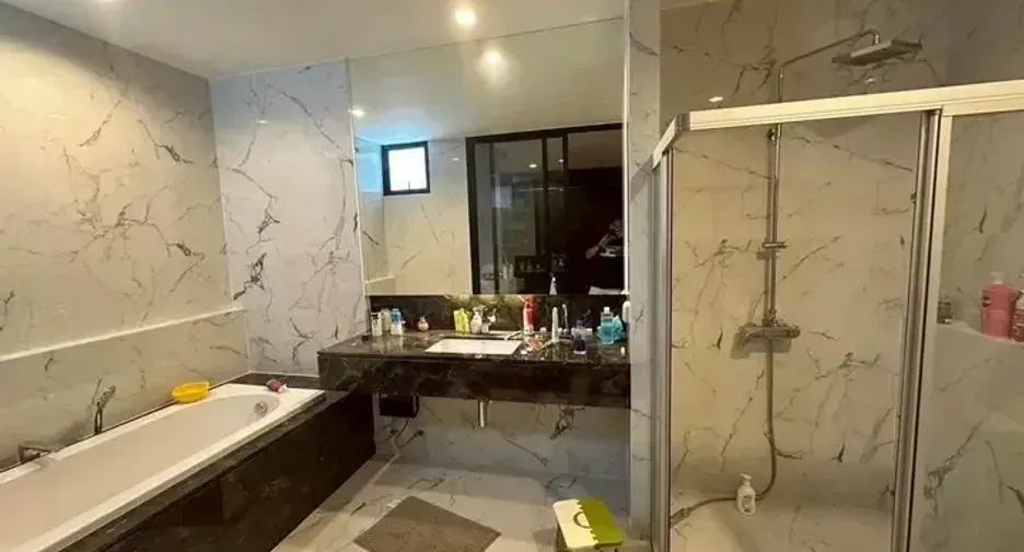 For sale 3 bedrooms townhouse in Saphan Sung, Bangkok