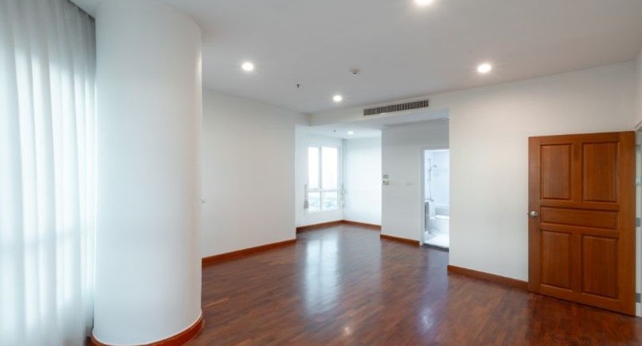 À louer 3 chambres condo à Pak Kret, Nonthaburi