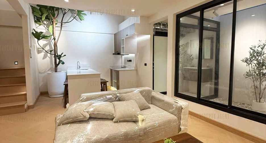 For sale 3 bedrooms townhouse in Chatuchak, Bangkok
