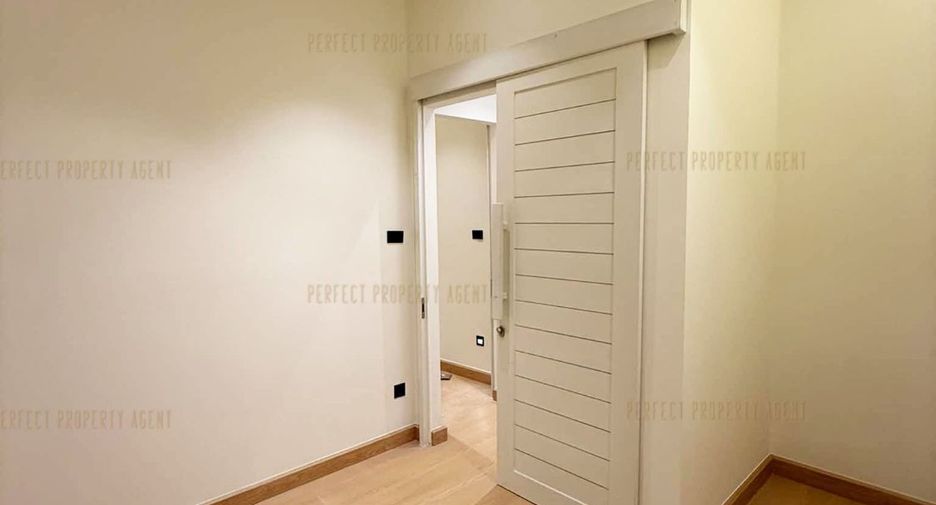 For sale 3 bedrooms townhouse in Chatuchak, Bangkok