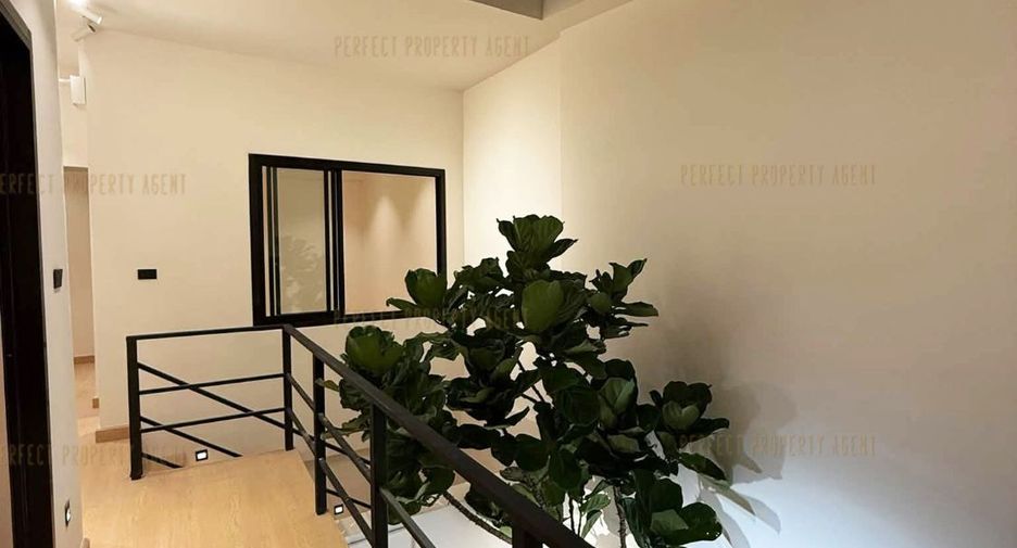 For sale 3 bedrooms townhouse in Chatuchak, Bangkok