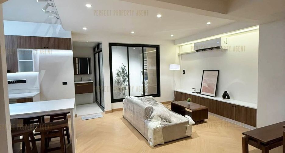 For sale 3 bedrooms townhouse in Chatuchak, Bangkok