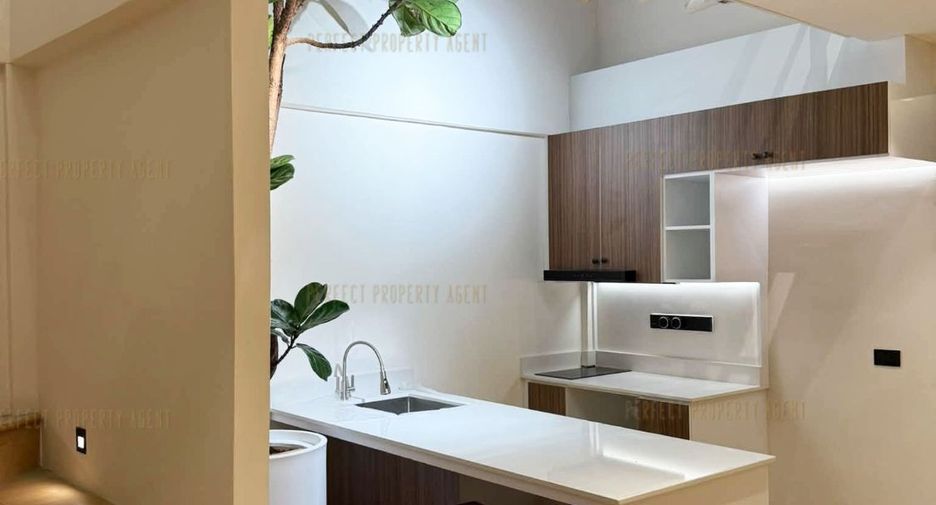 For sale 3 bedrooms townhouse in Chatuchak, Bangkok