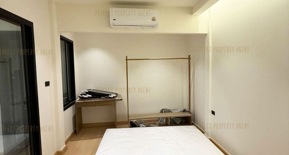 For sale 3 bedrooms townhouse in Chatuchak, Bangkok