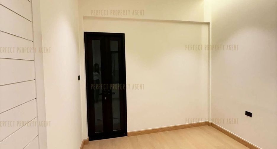 For sale 3 bedrooms townhouse in Chatuchak, Bangkok