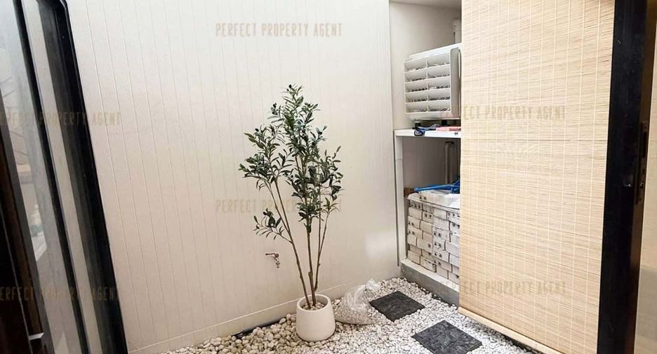 For sale 3 bedrooms townhouse in Chatuchak, Bangkok
