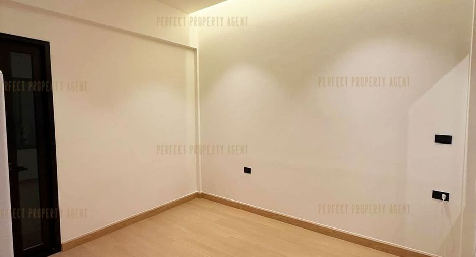 For sale 3 bedrooms townhouse in Chatuchak, Bangkok