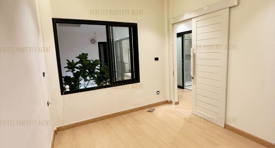 For sale 3 bedrooms townhouse in Chatuchak, Bangkok