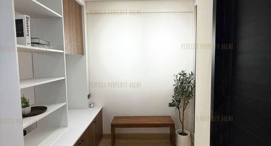 For sale 3 bedrooms townhouse in Chatuchak, Bangkok
