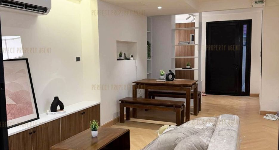 For sale 3 bedrooms townhouse in Chatuchak, Bangkok