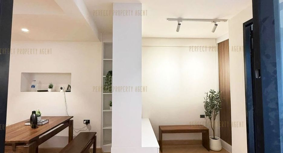 For sale 3 bedrooms townhouse in Chatuchak, Bangkok