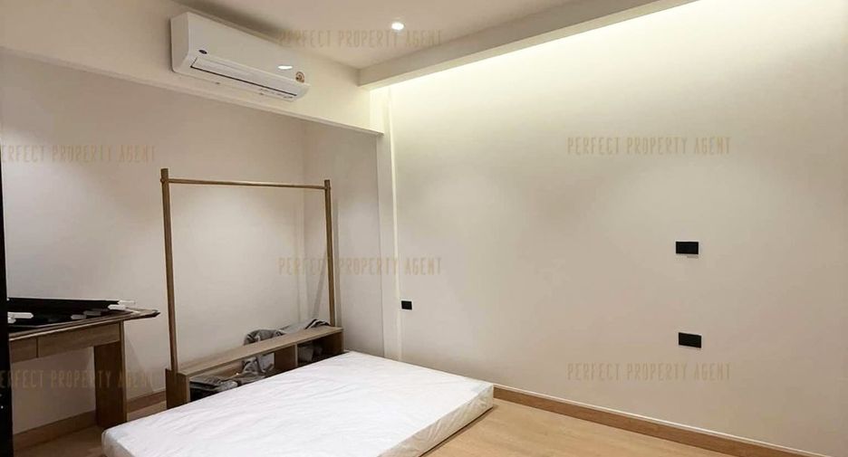 For sale 3 bedrooms townhouse in Chatuchak, Bangkok