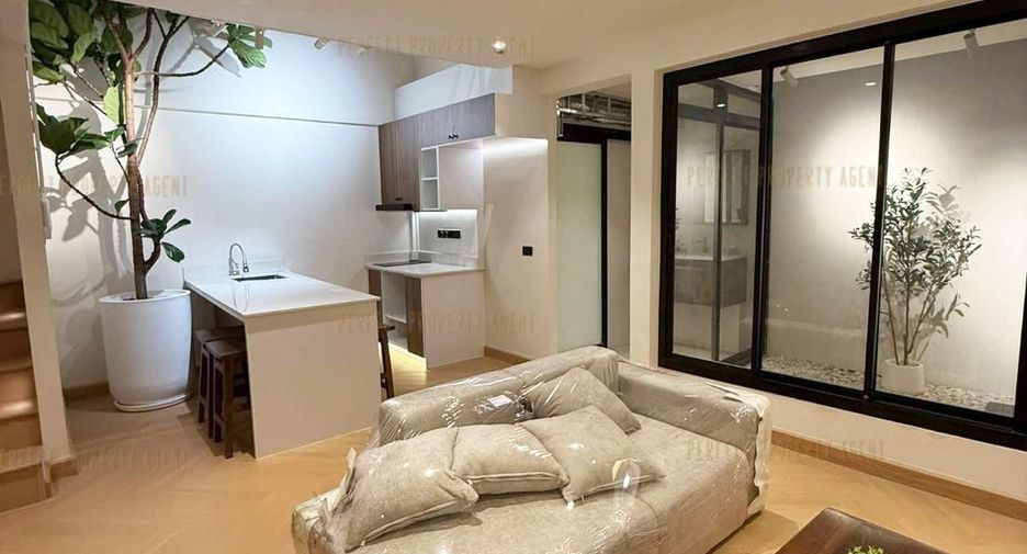 For sale 3 bedrooms townhouse in Chatuchak, Bangkok