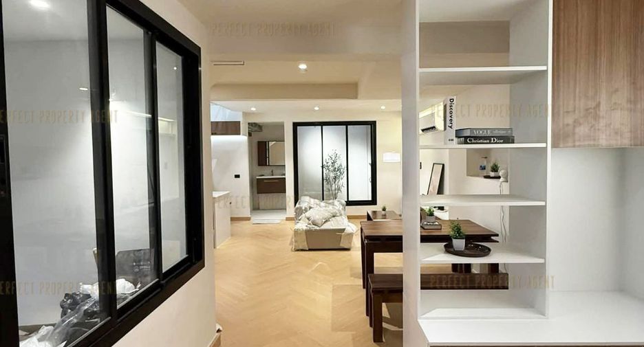 For sale 3 bedrooms townhouse in Chatuchak, Bangkok