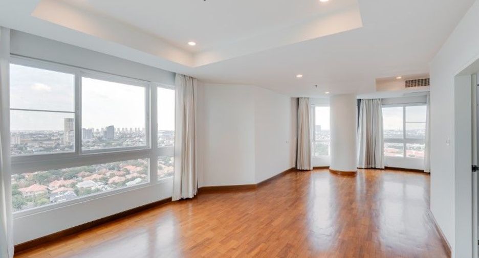 À louer 4 chambres condo à Pak Kret, Nonthaburi